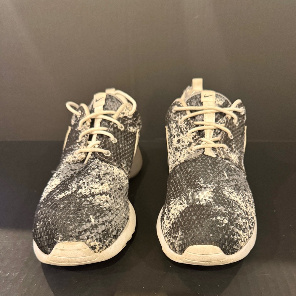 Nike Textured Black and Cream Sneakers